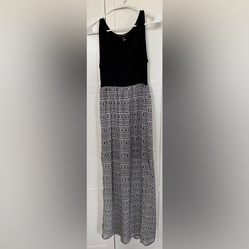 Forever 21 Black and White Women's Maxi Dress